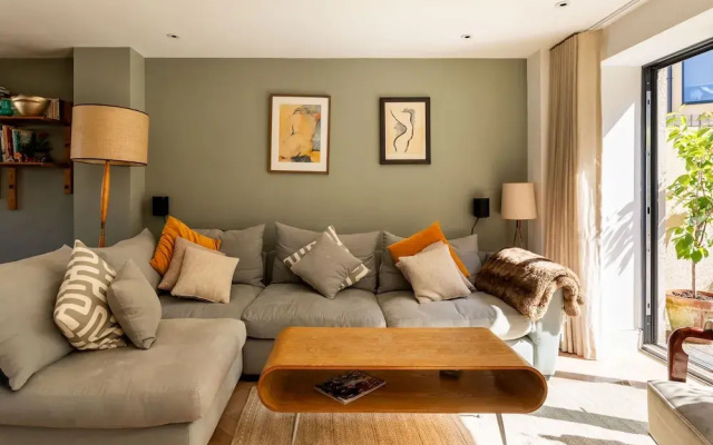 Stylish Family Home With Garden