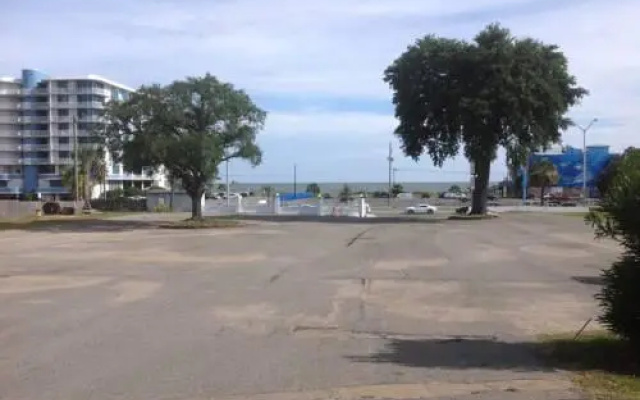 Flamingo Beach Inn