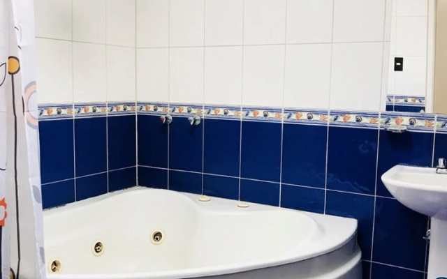 Blue Door Housing Modern Quito - Hostel