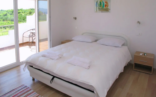 A2 - Modern apt With Balcony, sea View & Parking