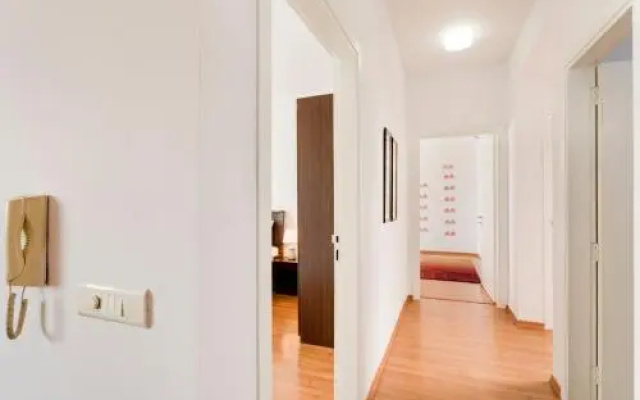 Hostie Aahana - 3BR apt near Medanta/Atremis