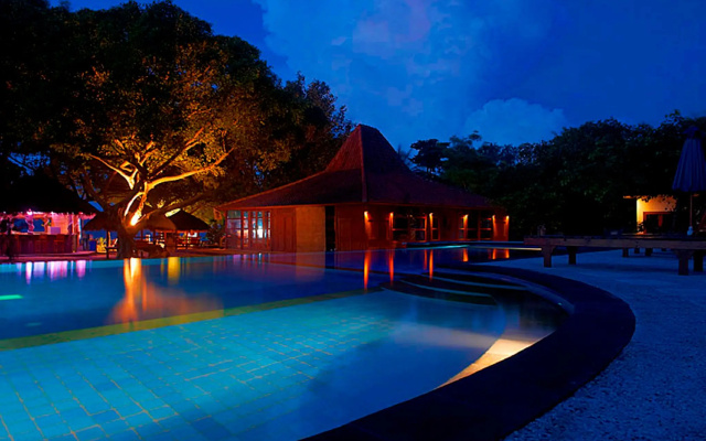 Oceans 5 Dive Resort