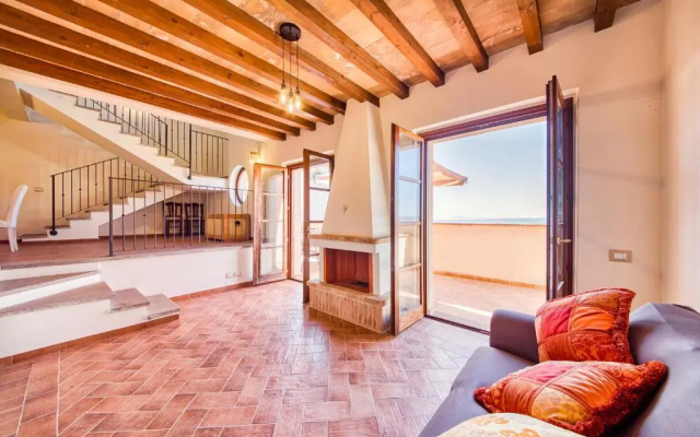 Bright Apt With Terrace and Shared Pool