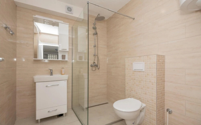 Nice Apartment in Makarska With Wifi and 3 Bedrooms