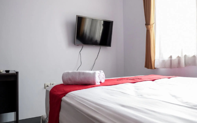 RedDoorz near Supermall Karawaci 2