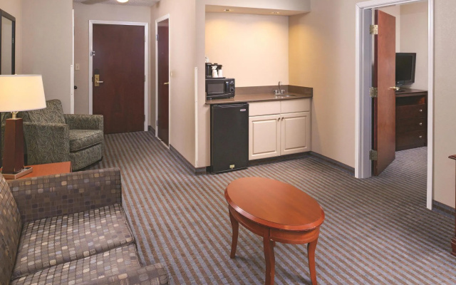 Holiday Inn Express & Suites Locust Grove by IHG