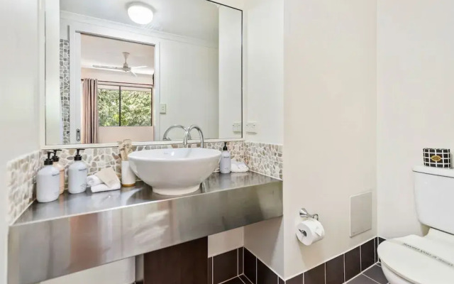 Palm Cove Studio Pools Spa Bar