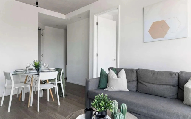 Pet-friendly Stylish 2BR Apt, Panoramic City Views