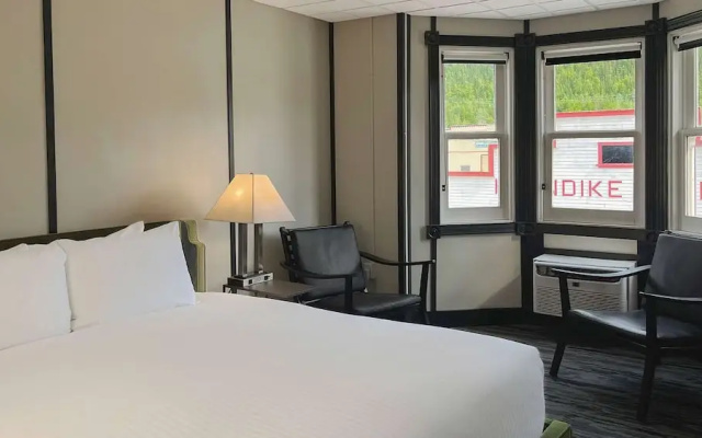 Midnight Sun, a Coast Hotel