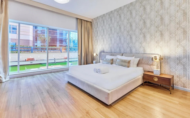 bnbme - Emirates Crown - 2BR & Maid Room