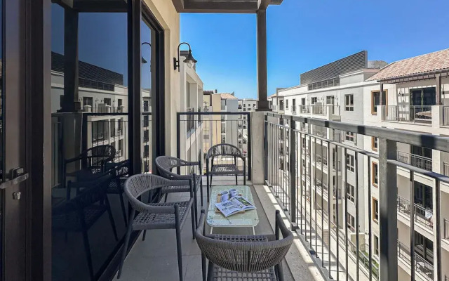 HiGuests - La Rive Classy 2BR & Balcony