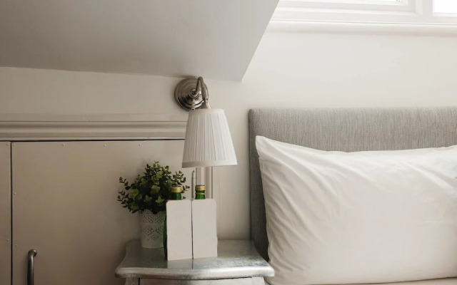 The Cromwell Road Rooftop Apartment - LSBI
