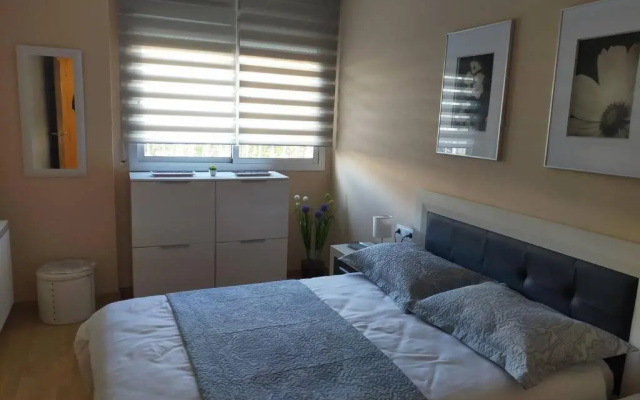 Apartamento para 5 personas frente al mar con piscina y parking
