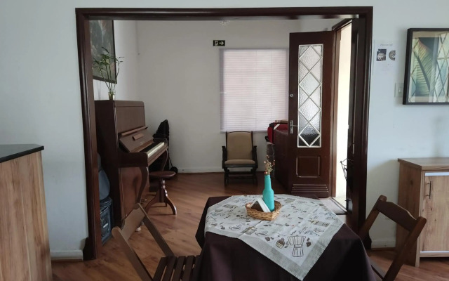 Garibaldi Hostel e Cafe