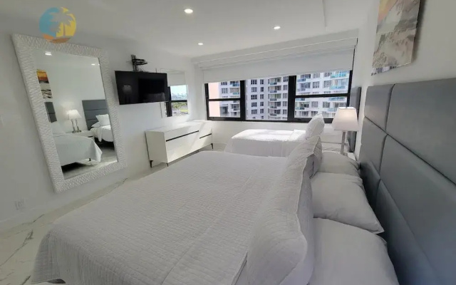 Alexander 1115 3 Bedroom Apts