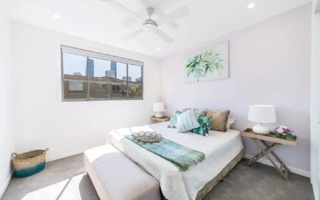 Gold Coast Private Villas - Waterfront Villas