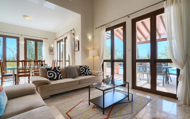 3 bedroom villa Dionysos 373 with private pool and pretty garden, Peaceful location within Aphrodite Hills Resort