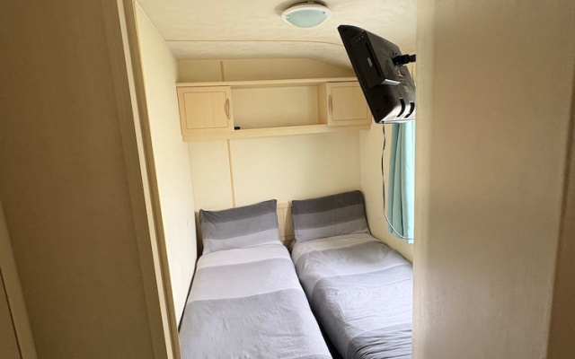 Cabin Sleeps 8 With Indoor Pool