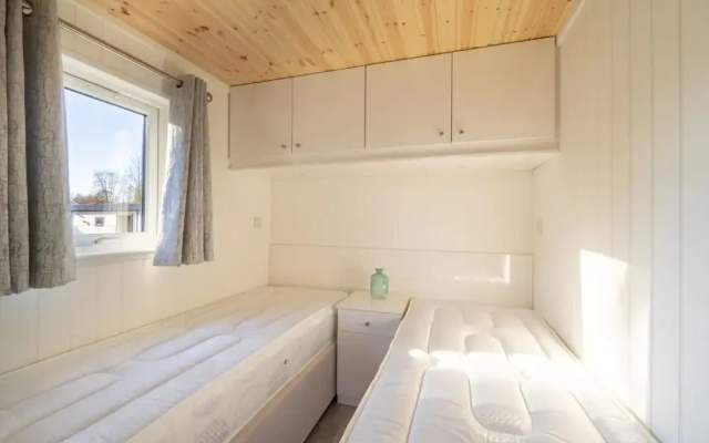 Tiny House by Lake Veluwe With Water Sports