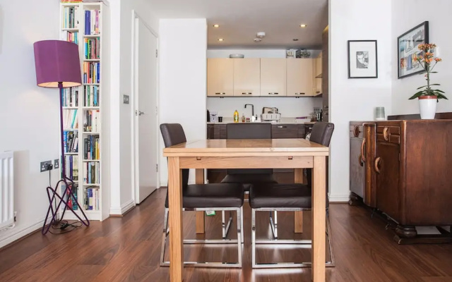 1 Bedroom Apartment Near Camberwell With Balcony