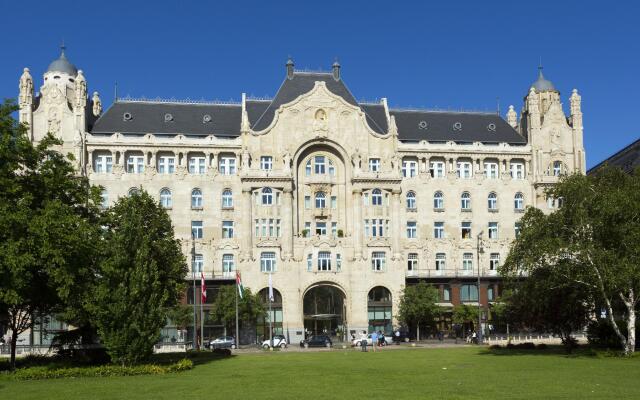 Base Budapest Hostel and backpackers вид на фасад