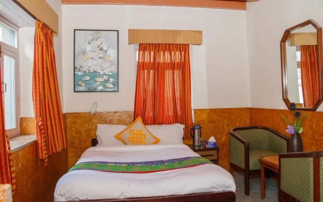 Hotel Om's Home