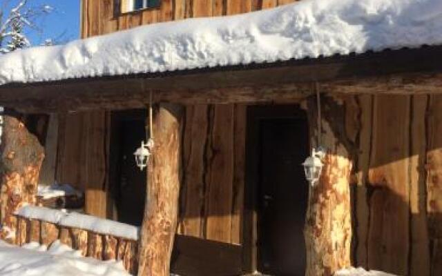 Гостиница Гостевой Дом СлаваКПСС в Шерегеше отзывы, цены и фото номеров - забронировать гостиницу Гостевой Дом СлаваКПСС онлайн Шерегеш вид на фасад