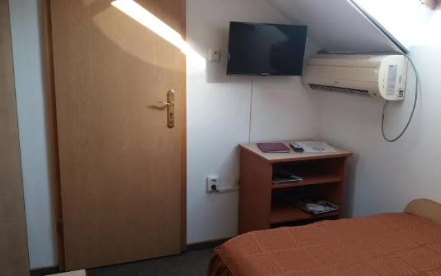 Hotel Queen