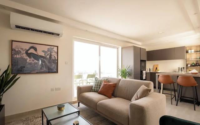 Modern & Spacious 3BD Apt With Terrace