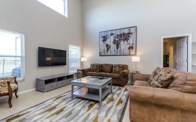 4 Bedroom Home with Pool Table