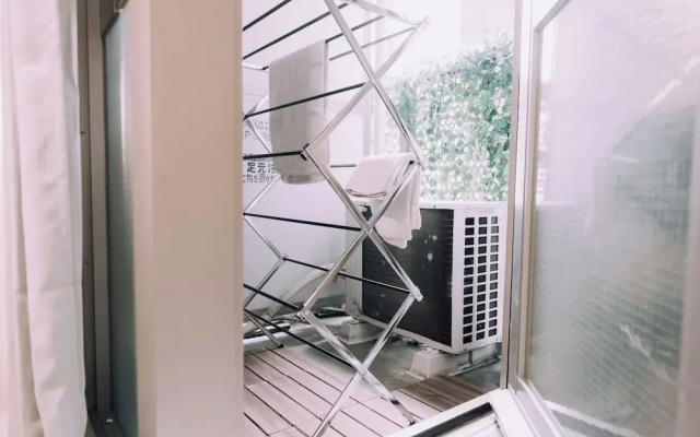 Minimalist Loft 402