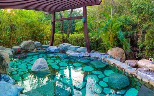 Yihe Lakeside Courtyard