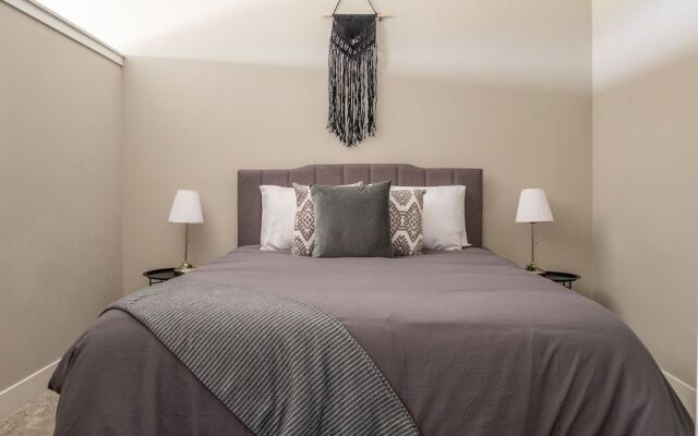 FRONTDESK Old Town Apts Scottsdale