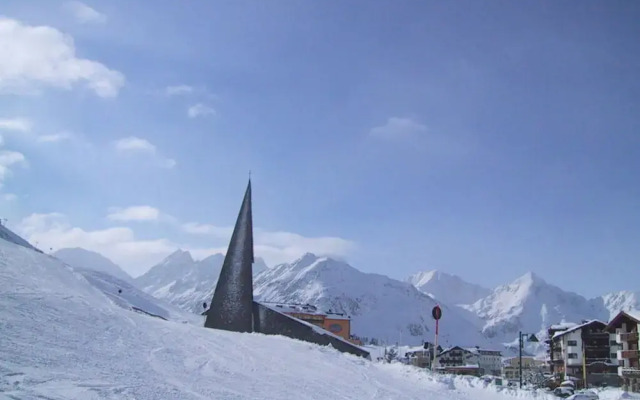 Sun & Snow in Kuhtai