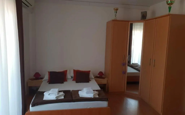 Ana Tudor Apartments