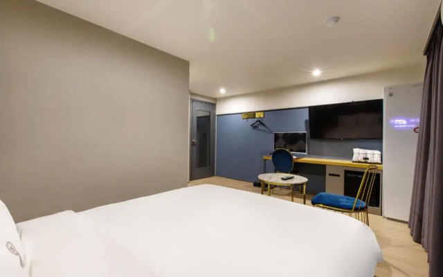 Brown Dot Hotel Minam