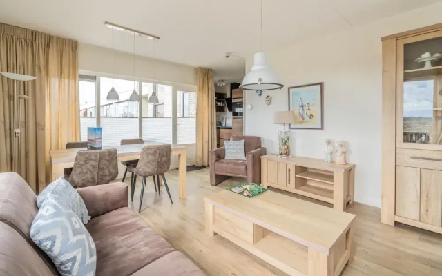 4-person Apartment With Island View