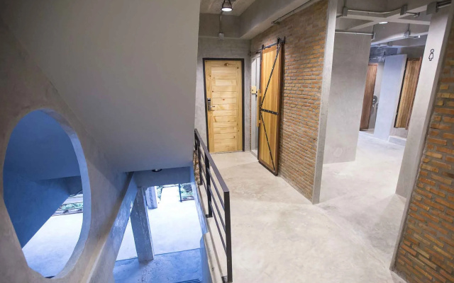 UdonBackpackers Beds and cafe