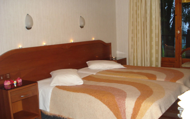 Hani Zisi Hotel