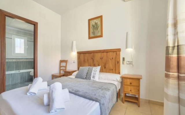 Отель Villa in Calpe - 104076 by MO Rentals комната для гостей