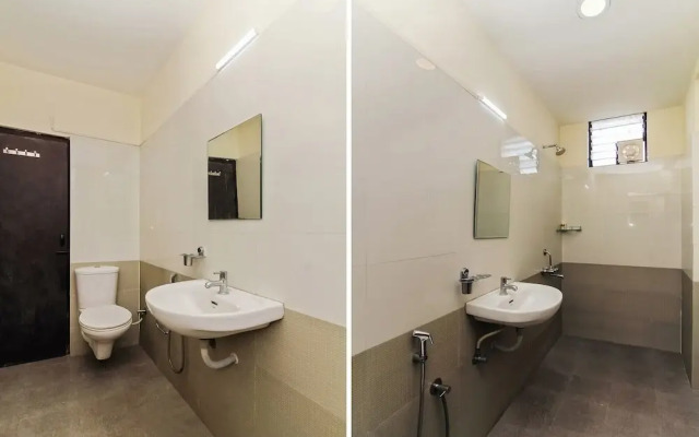 Royal Emirates by OYO Rooms