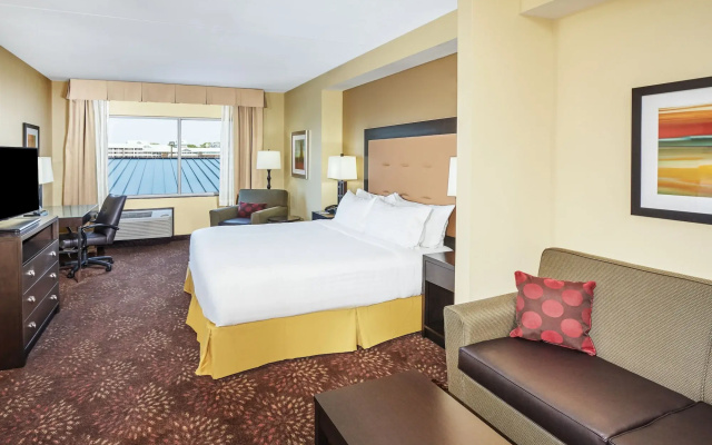 Holiday Inn Express & Suites Sandusky by IHG