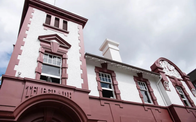 Clarence Hotel