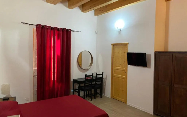 Decadracma rooms