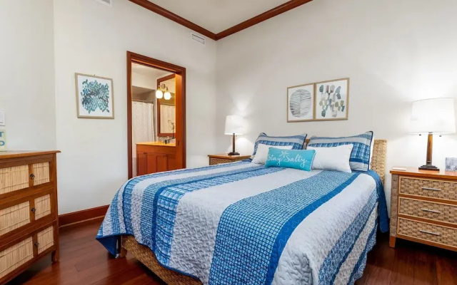 Kolea Circle #16e 2 Bedroom Condo by RedAwning