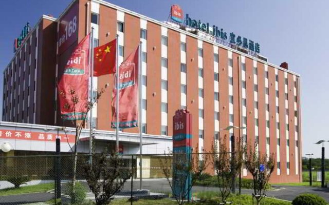 Отель Ibis Hangzhou Xiasha вид на фасад