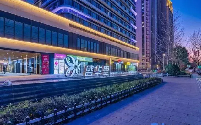 Qianxun · Movie Hotel