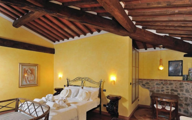Beautiful Farmhouse With Heated Pool and Jacuzzi-mulino Della Villa