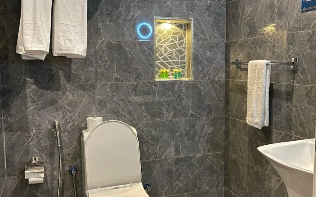 Diamond Corners Circular Hotel