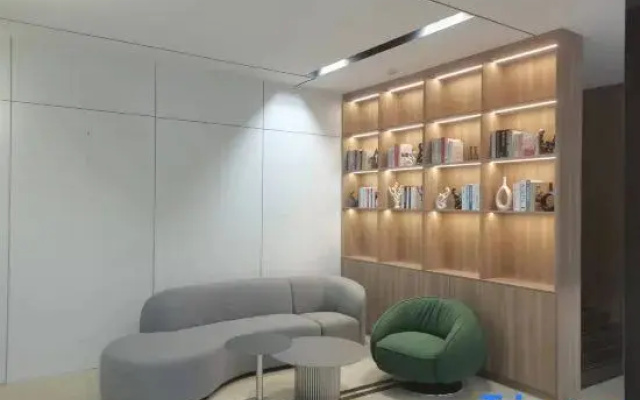 Happy Holiday Hotel (Huanggang Luotian Yishui Bund Branch)